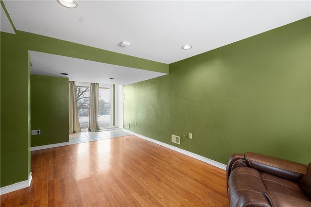 930 Lindsay Rd, Scott Twp, PA 15106