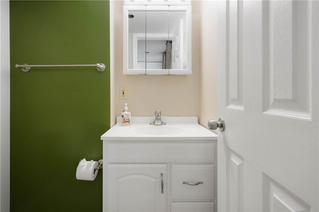 930 Lindsay Rd, Scott Twp, PA 15106