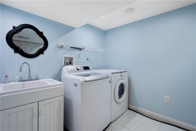 930 Lindsay Rd, Scott Twp, PA 15106