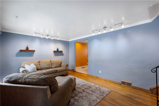 930 Lindsay Rd, Scott Twp, PA 15106