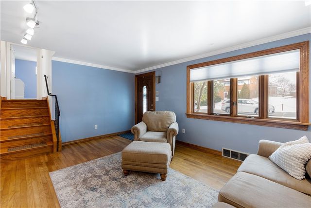 930 Lindsay Rd, Scott Twp, PA 15106