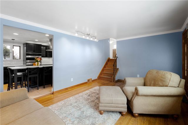 930 Lindsay Rd, Scott Twp, PA 15106