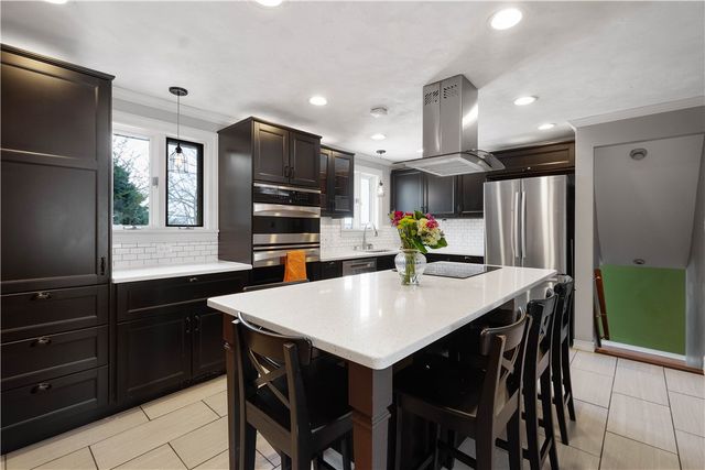 930 Lindsay Rd, Scott Twp, PA 15106