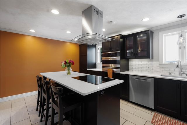 930 Lindsay Rd, Scott Twp, PA 15106