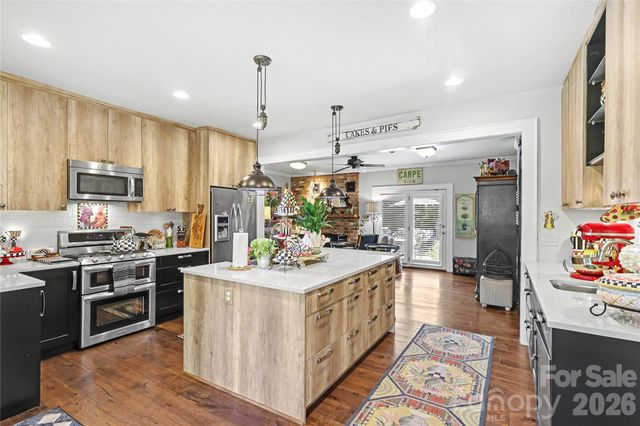 2527 Sharon Road, Charlotte, NC 28211