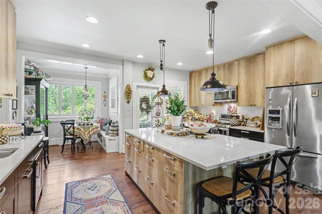 2527 Sharon Road, Charlotte, NC 28211