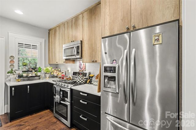 2527 Sharon Road, Charlotte, NC 28211