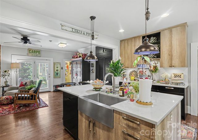 2527 Sharon Road, Charlotte, NC 28211