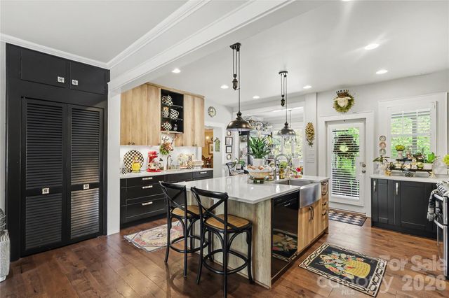 2527 Sharon Road, Charlotte, NC 28211