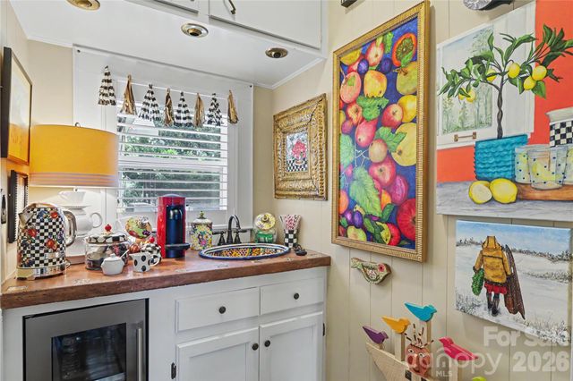 2527 Sharon Road, Charlotte, NC 28211