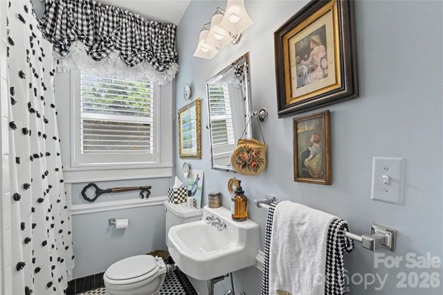 2527 Sharon Road, Charlotte, NC 28211