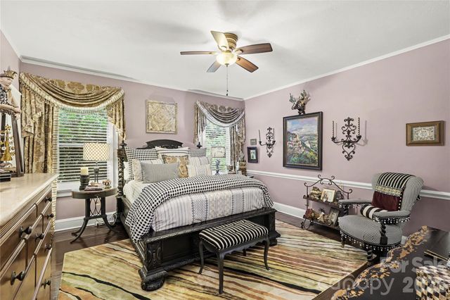 2527 Sharon Road, Charlotte, NC 28211