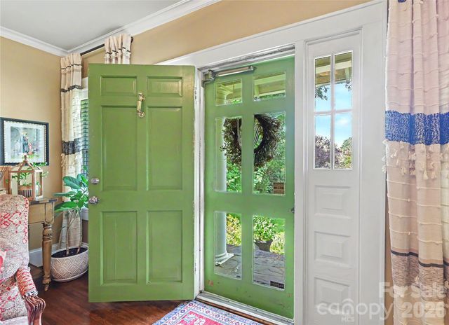 2527 Sharon Road, Charlotte, NC 28211