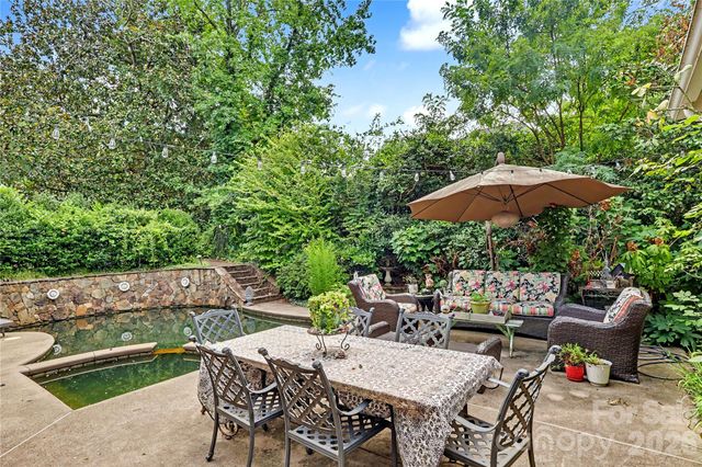 2527 Sharon Road, Charlotte, NC 28211