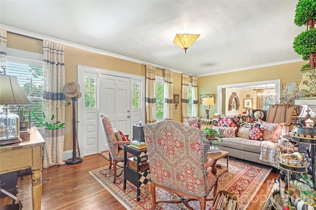 2527 Sharon Road, Charlotte, NC 28211