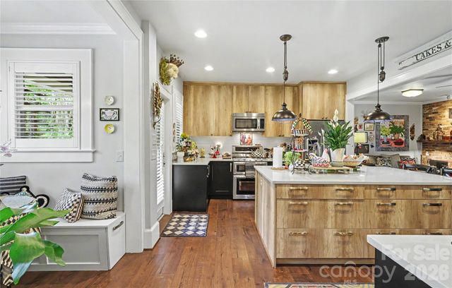 2527 Sharon Road, Charlotte, NC 28211