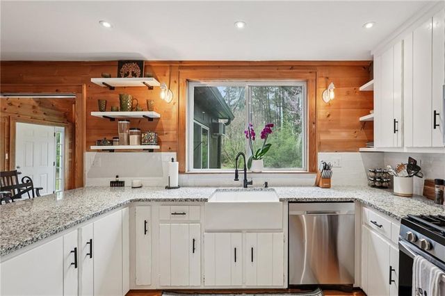 1066 Sea Oats SW Way, Lilburn, GA 30047