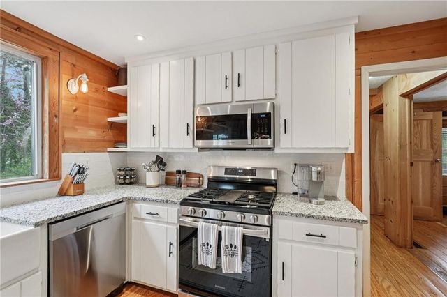 1066 Sea Oats SW Way, Lilburn, GA 30047