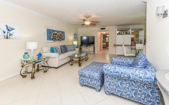 1382 High Point Way NE B, Delray Beach, FL 33445