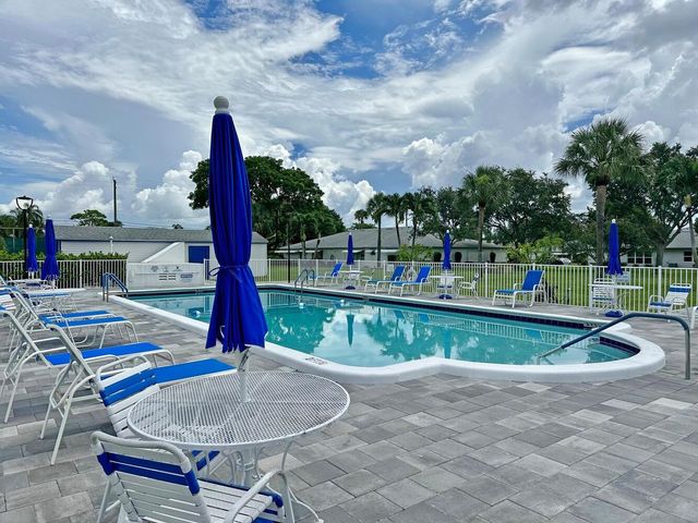 1382 High Point Way NE B, Delray Beach, FL 33445