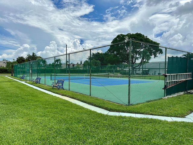 1382 High Point Way NE B, Delray Beach, FL 33445