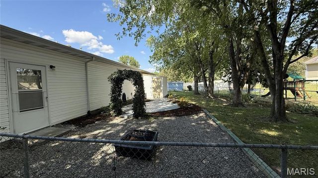 301 Ackerman Place, Troy, IL 62294