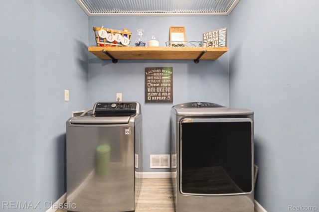 9800 Moon Road, Saline, MI 48176