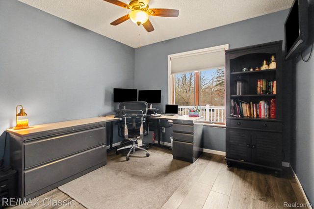 9800 Moon Road, Saline, MI 48176