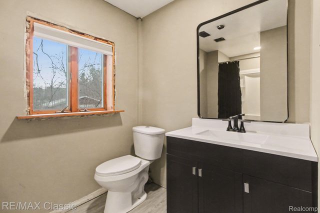 9800 Moon Road, Saline, MI 48176