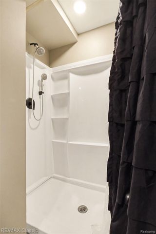 9800 Moon Road, Saline, MI 48176