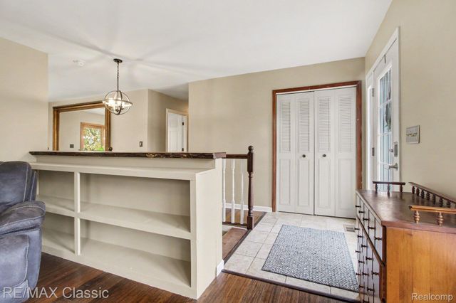 9800 Moon Road, Saline, MI 48176