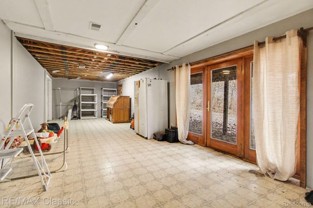 9800 Moon Road, Saline, MI 48176