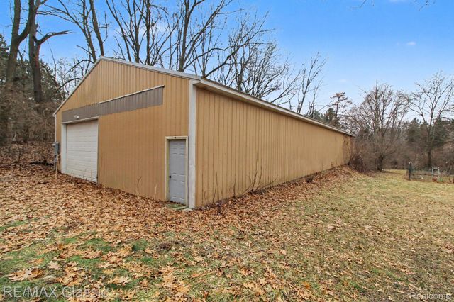 9800 Moon Road, Saline, MI 48176