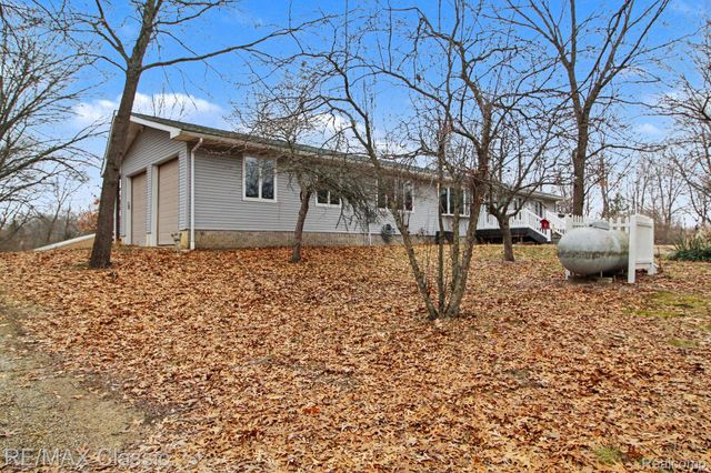 9800 Moon Road, Saline, MI 48176