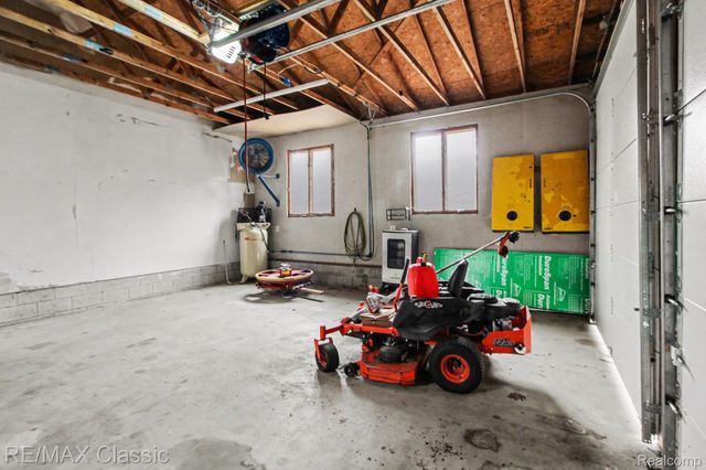 9800 Moon Road, Saline, MI 48176