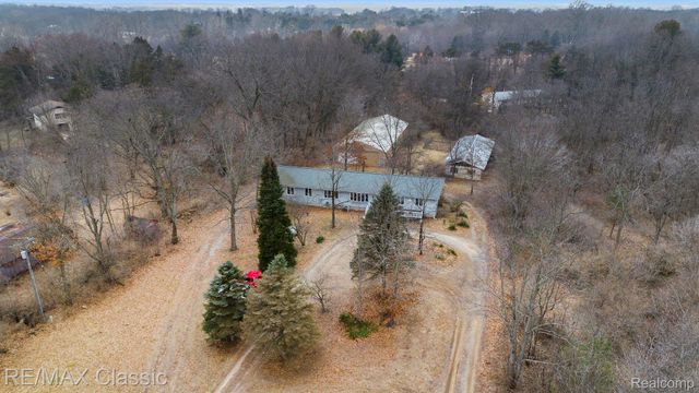 9800 Moon Road, Saline, MI 48176