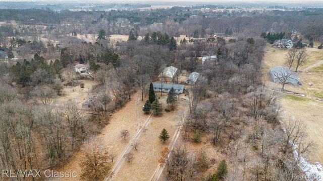 9800 Moon Road, Saline, MI 48176