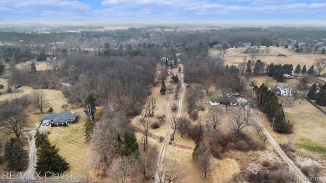 9800 Moon Road, Saline, MI 48176