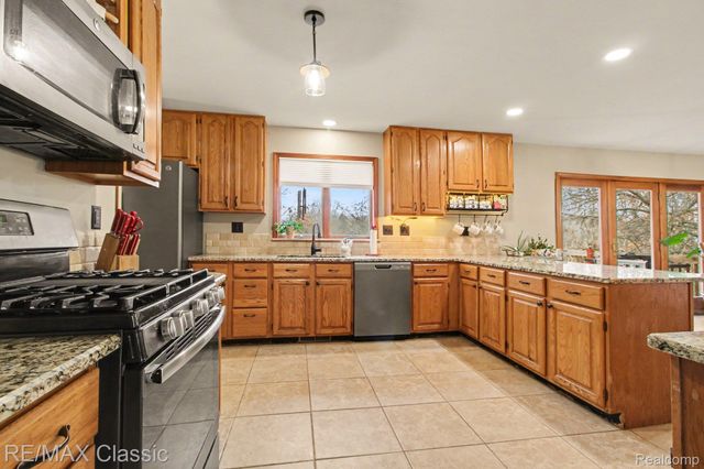 9800 Moon Road, Saline, MI 48176