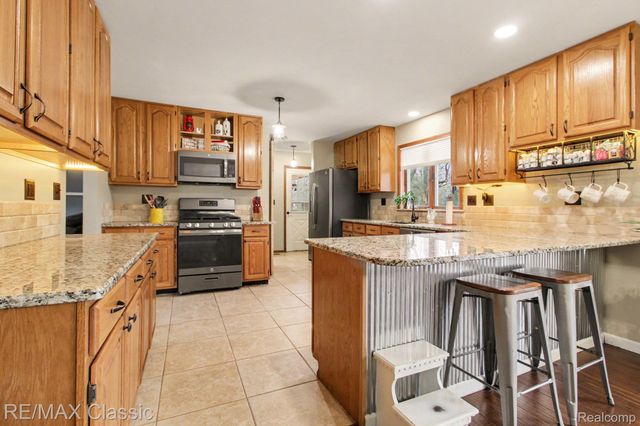 9800 Moon Road, Saline, MI 48176