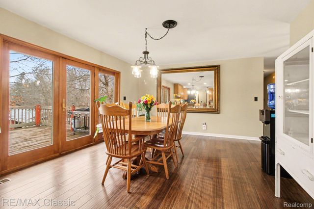 9800 Moon Road, Saline, MI 48176