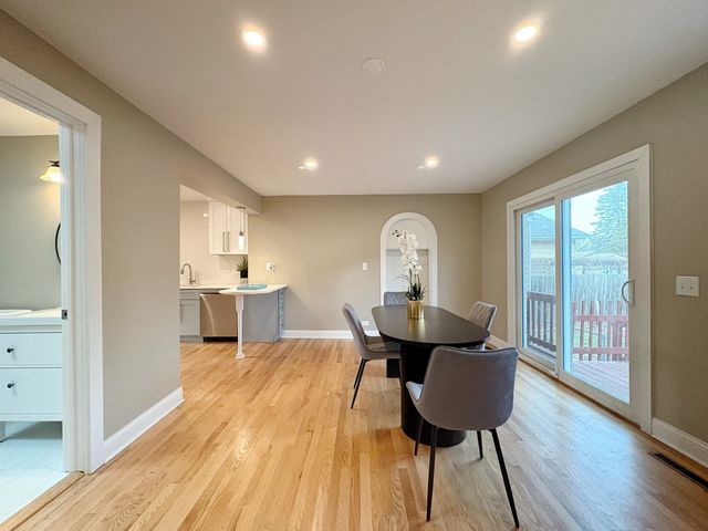 215 S Forest Avenue, Palatine, IL 60074