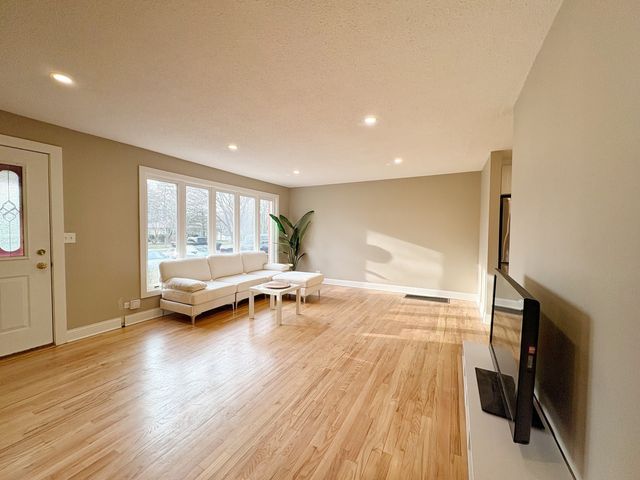 215 S Forest Avenue, Palatine, IL 60074