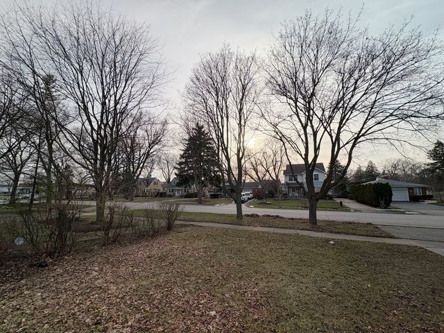 215 S Forest Avenue, Palatine, IL 60074