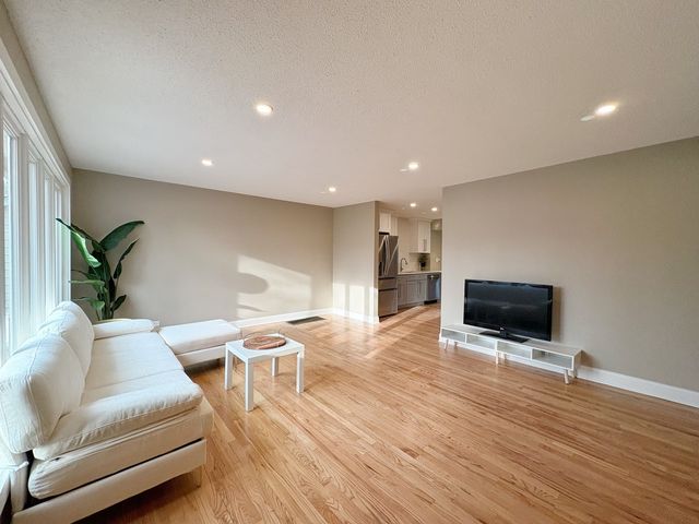 215 S Forest Avenue, Palatine, IL 60074