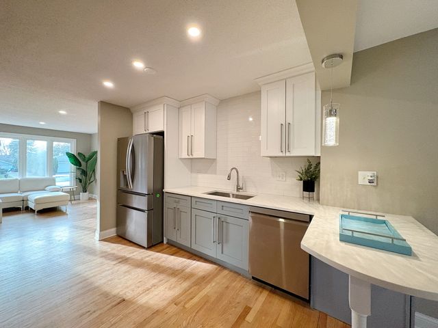 215 S Forest Avenue, Palatine, IL 60074