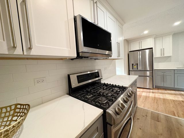 215 S Forest Avenue, Palatine, IL 60074