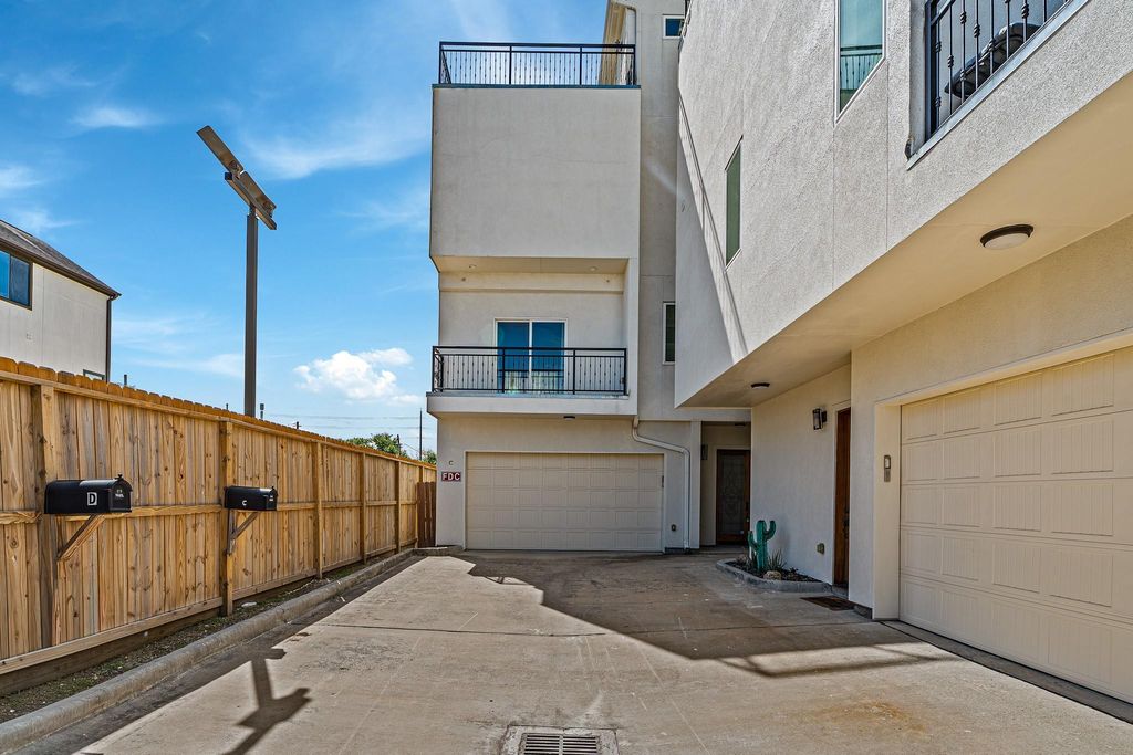 2218 Converse Street C, Houston, TX 77006