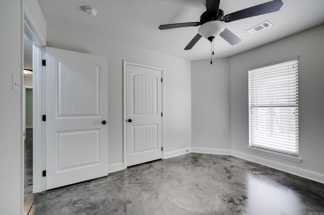 1655 S Donaghey Avenue, Conway, AR 72034