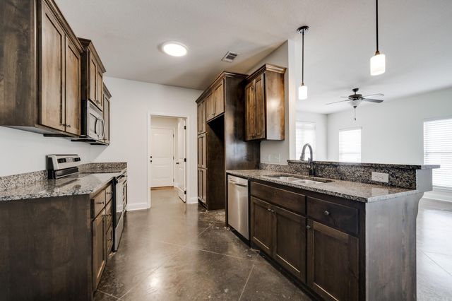 1655 S Donaghey Avenue, Conway, AR 72034